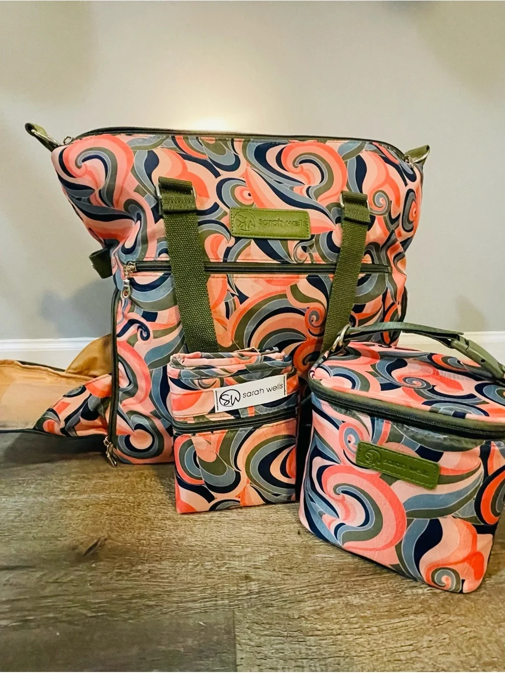 NWOT Lizzy Breast Pump Tote Bundle by Sarah Wells Groovy Print